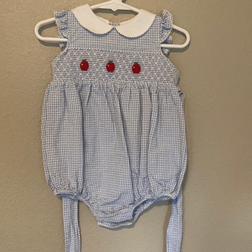 Apple bubble with smocking